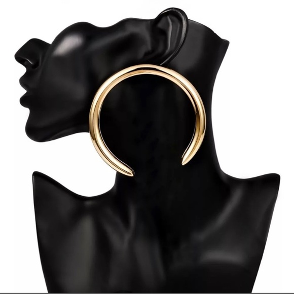 Mega large gold crescent 🌙 moon hoop earrings - Picture 3 of 8